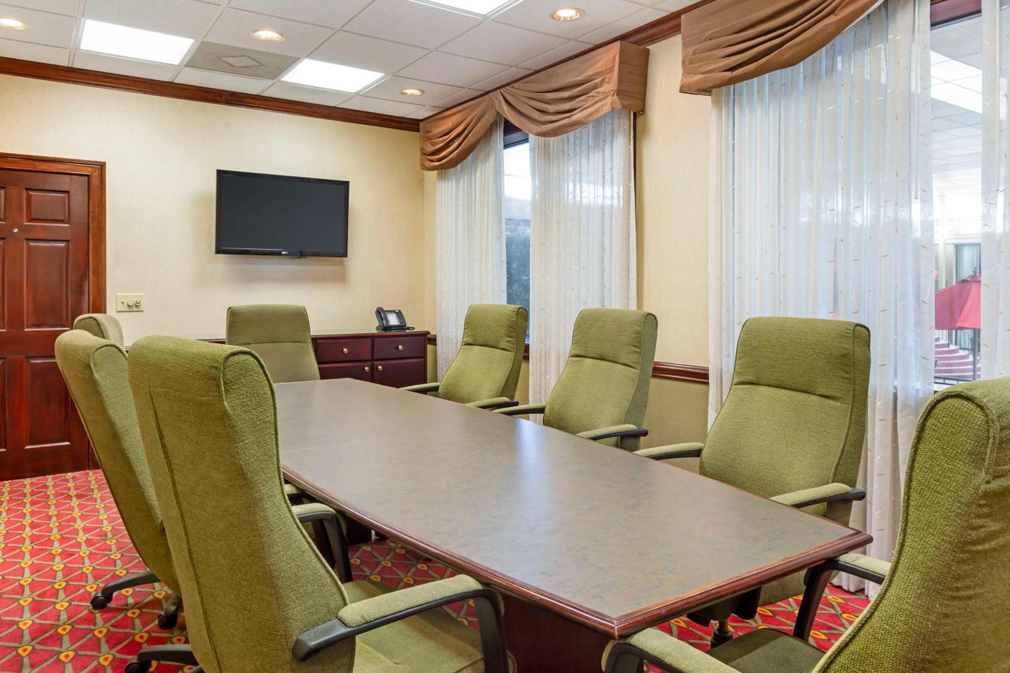 Best Western Plus Бёрлингтон Экстерьер фото